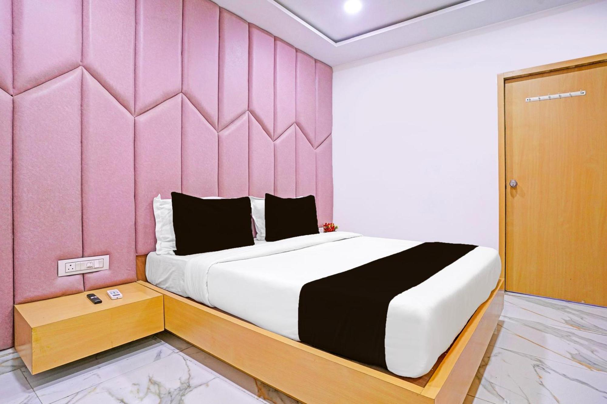 Hotel O Patang 24 Ahmedabad Exterior photo